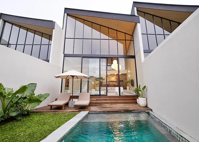 Lyvin Berawa Villa *